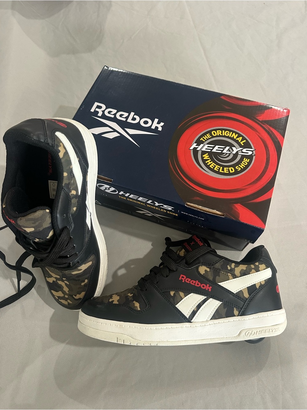 Reebok Youth size 6 Black Camouflage Heelys Low-Top Sneakers with wheels